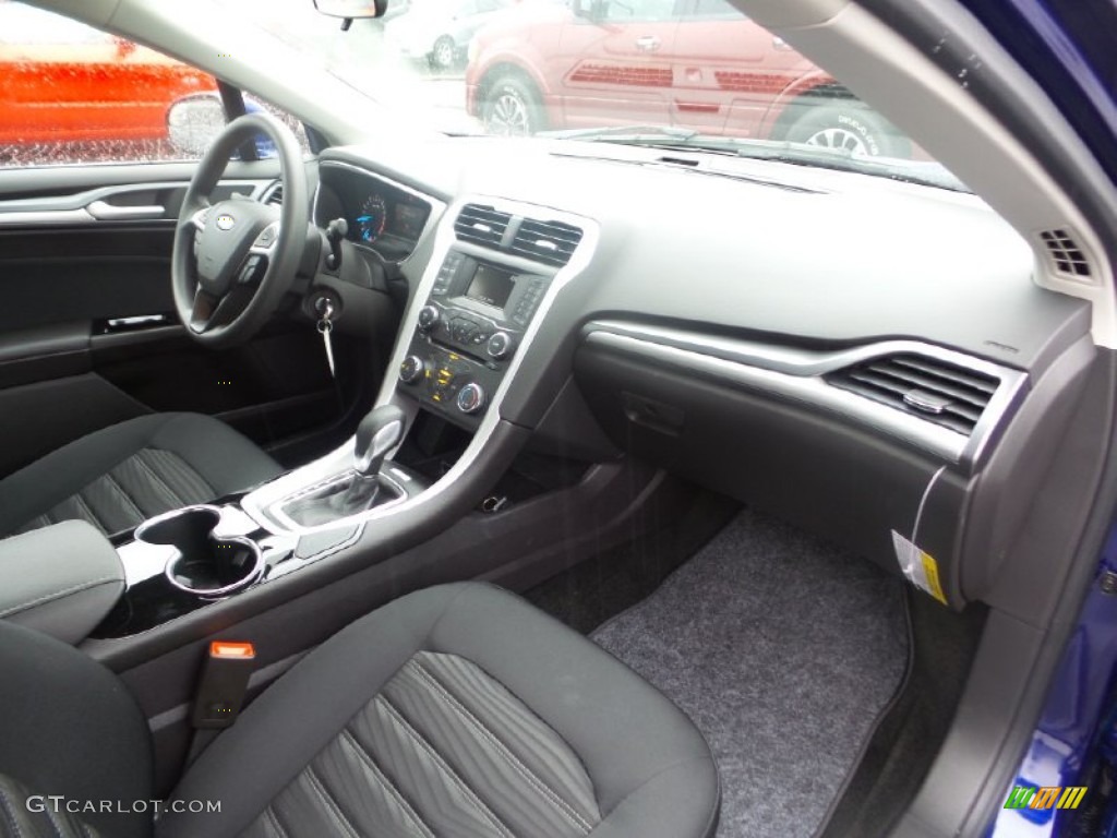2016 Ford Fusion SE Charcoal Black Dashboard Photo #105116001