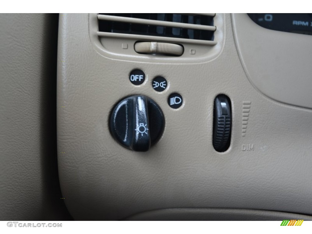 2004 Ford Ranger XLT SuperCab Controls Photos