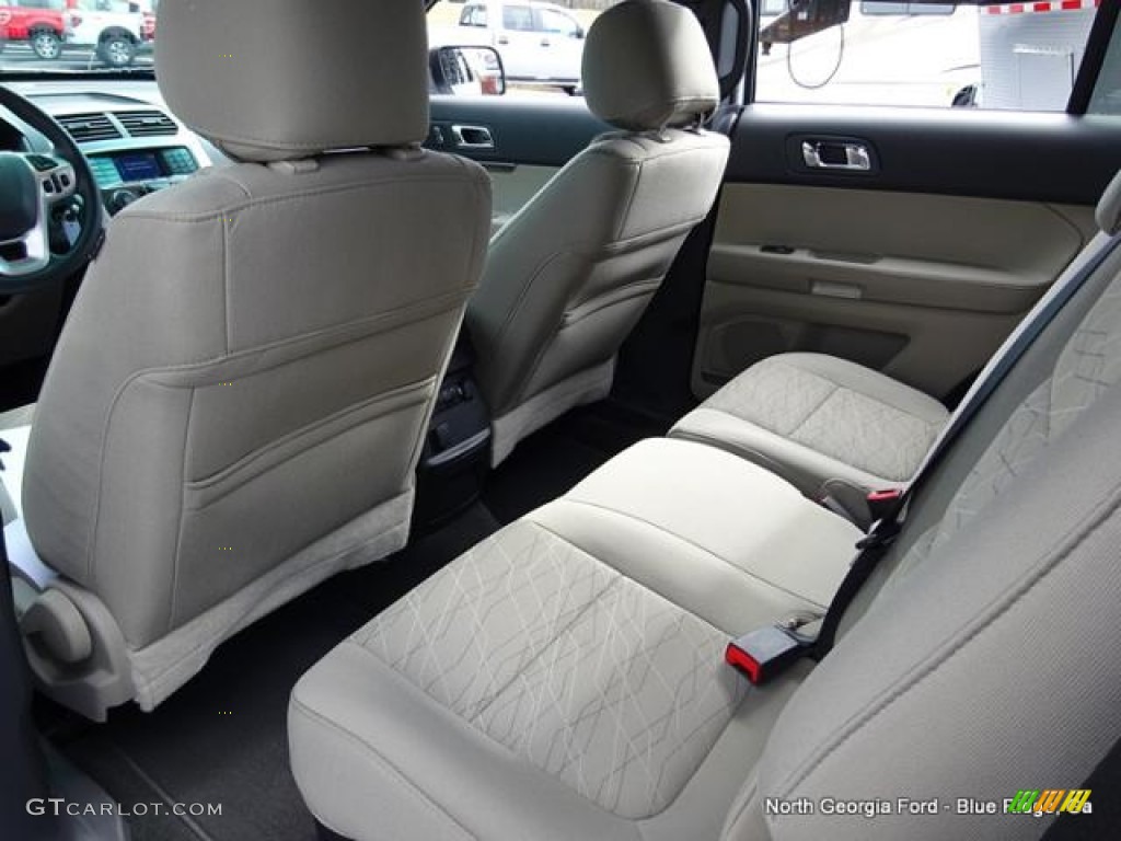 2015 Explorer FWD - Oxford White / Medium Light Stone photo #10