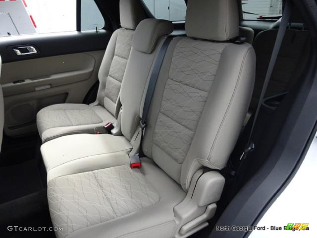 2015 Explorer FWD - Oxford White / Medium Light Stone photo #11