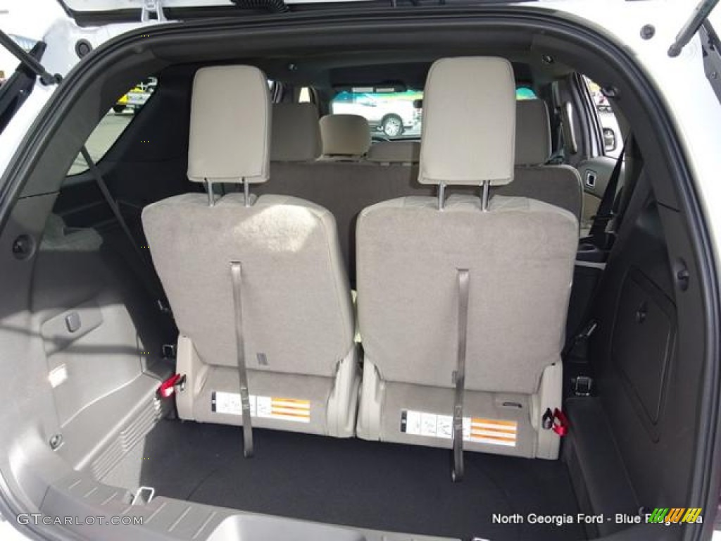 2015 Explorer FWD - Oxford White / Medium Light Stone photo #14