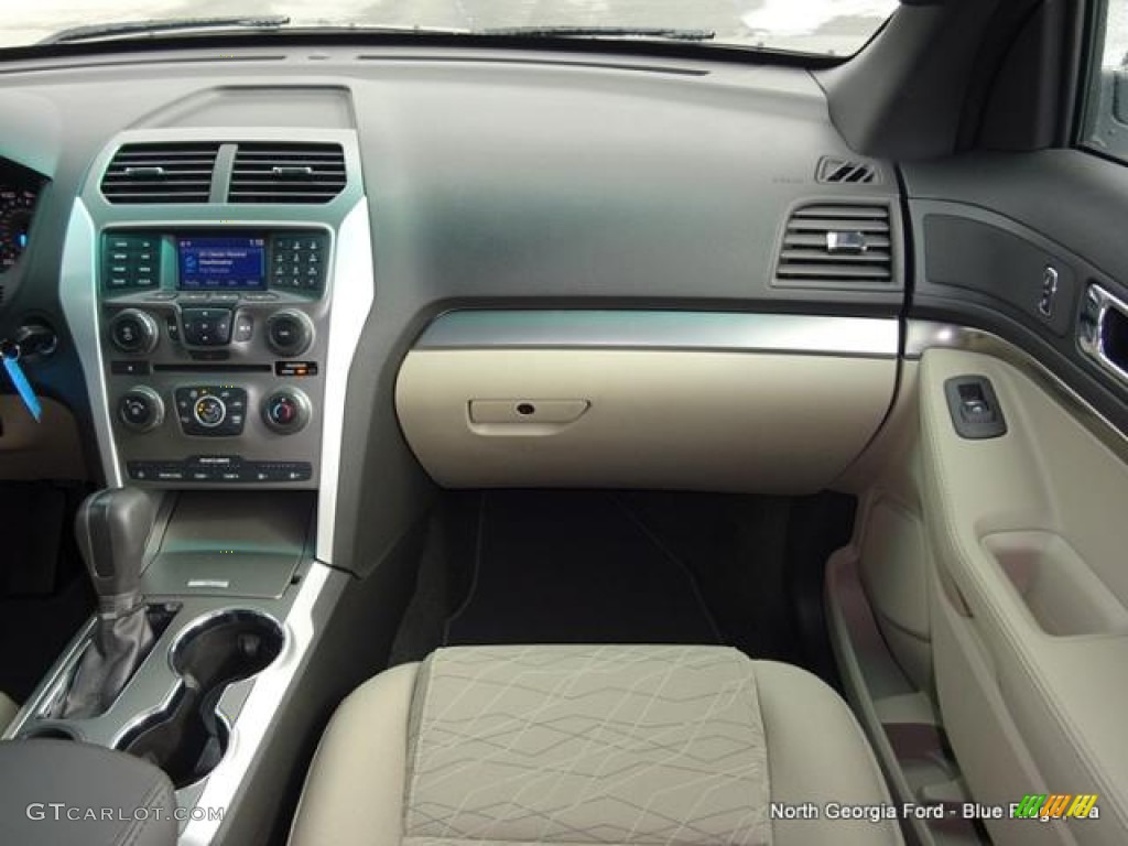 2015 Explorer FWD - Oxford White / Medium Light Stone photo #18