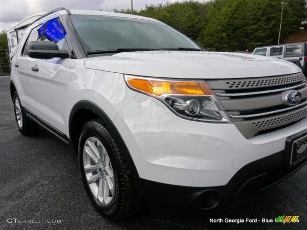 2015 Explorer FWD - Oxford White / Medium Light Stone photo #28