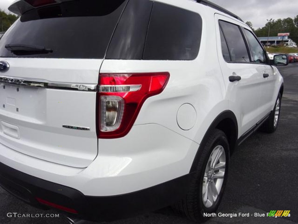 2015 Explorer FWD - Oxford White / Medium Light Stone photo #29