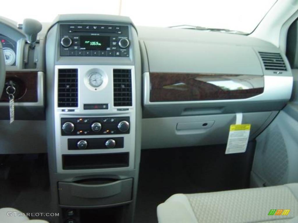 2009 Town & Country Touring - Brilliant Black Crystal Pearl / Medium Slate Gray/Light Shale photo #15