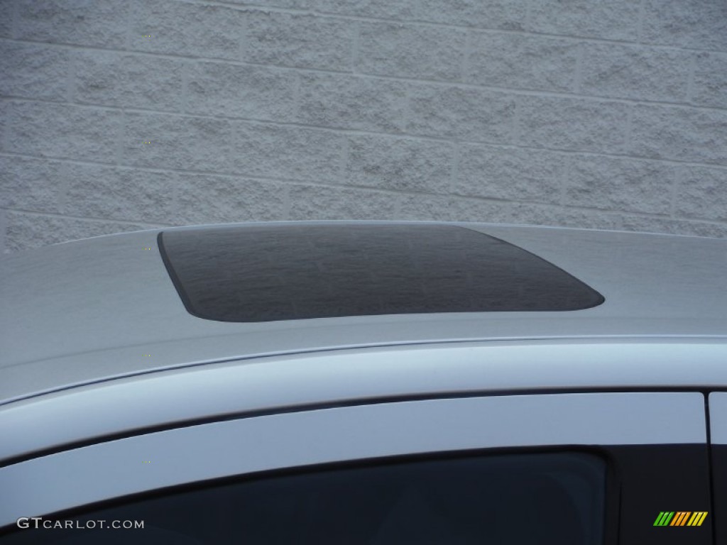 2015 Sonic LT Hatchback - Silver Ice Metallic / Jet Black/Dark Titanium photo #4