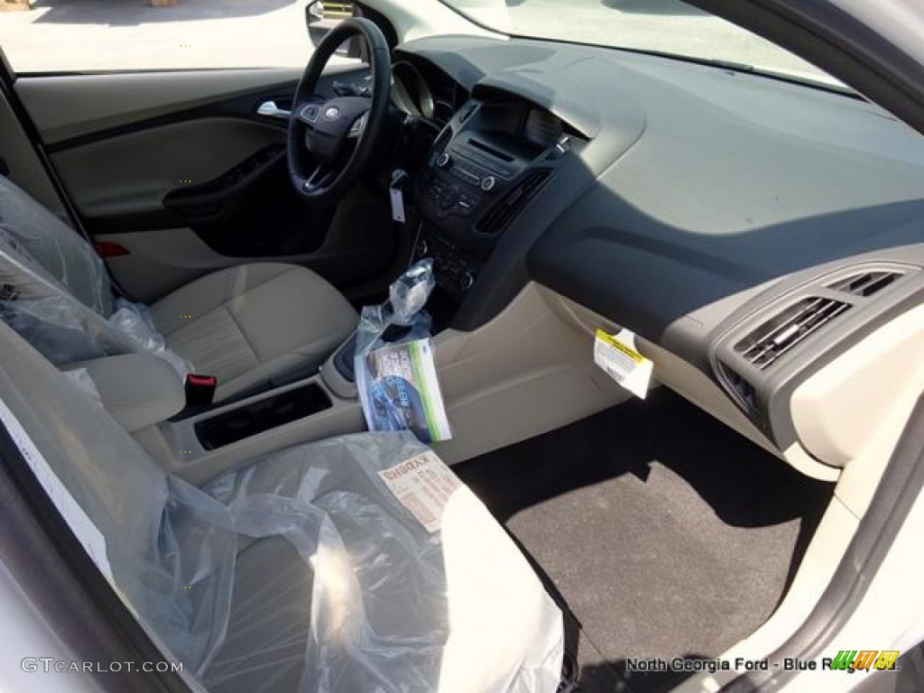 2015 Focus SE Hatchback - Oxford White / Charcoal Black photo #27
