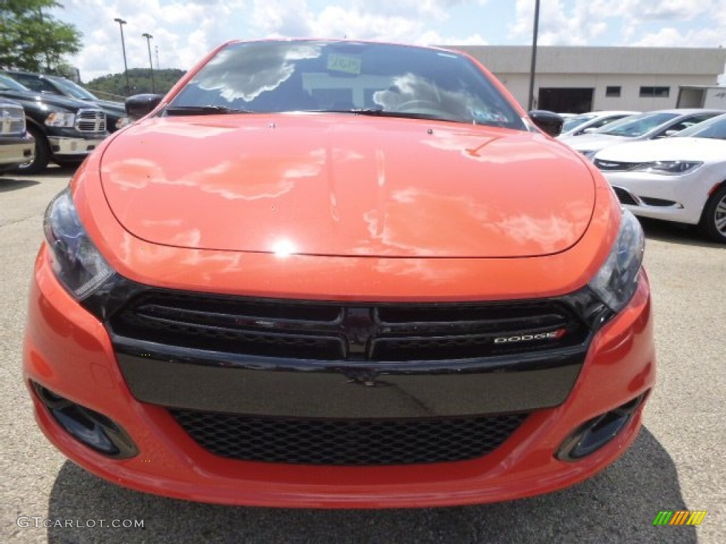 2015 Dart SXT - Vitamin C / Black/Light Tungsten Accent Stitching photo #9