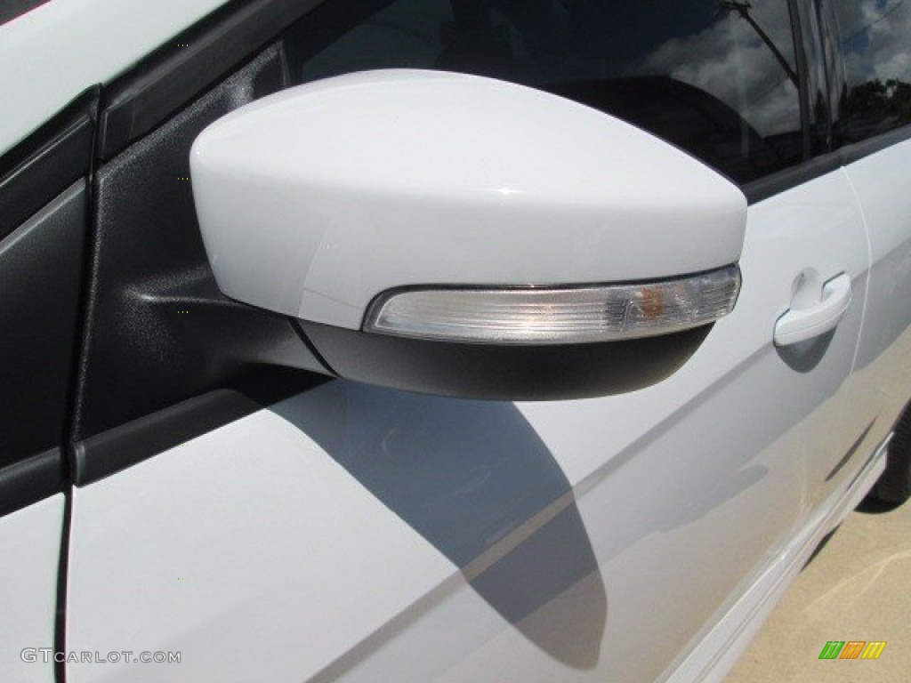 2015 Focus SE Sedan - Oxford White / Charcoal Black photo #5