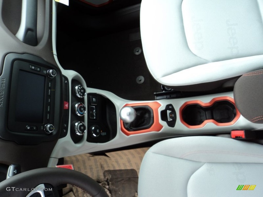 2015 Jeep Renegade Latitude 4x4 Controls Photo #105162951