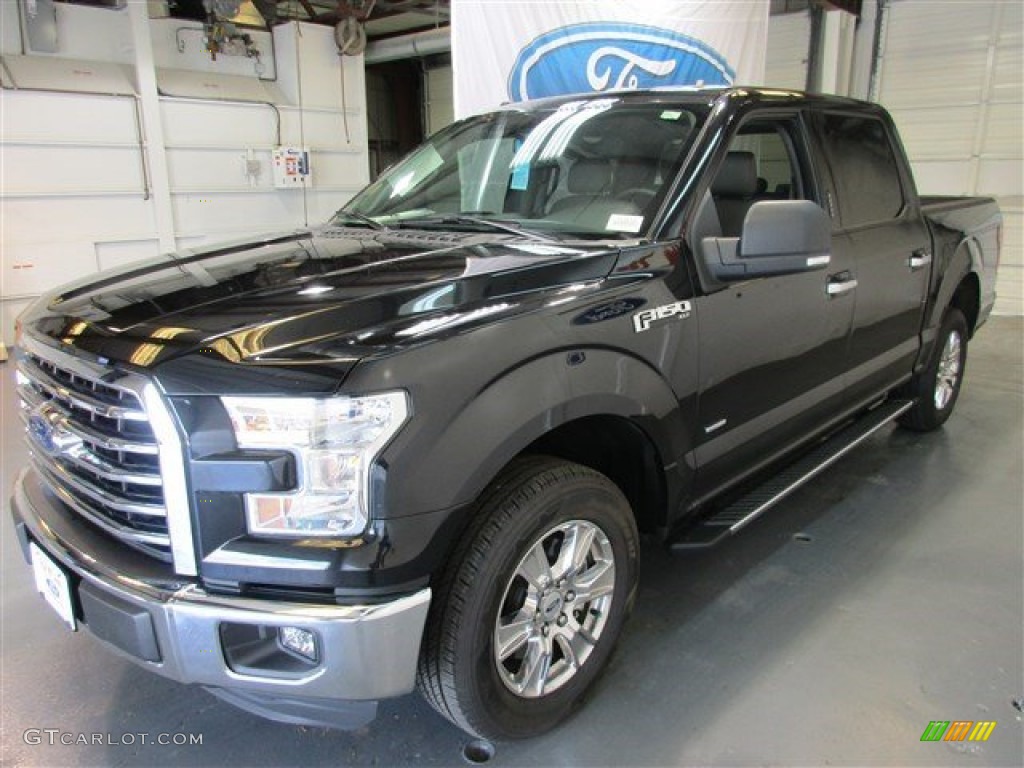 2015 F150 XLT SuperCrew - Tuxedo Black Metallic / Medium Earth Gray photo #3