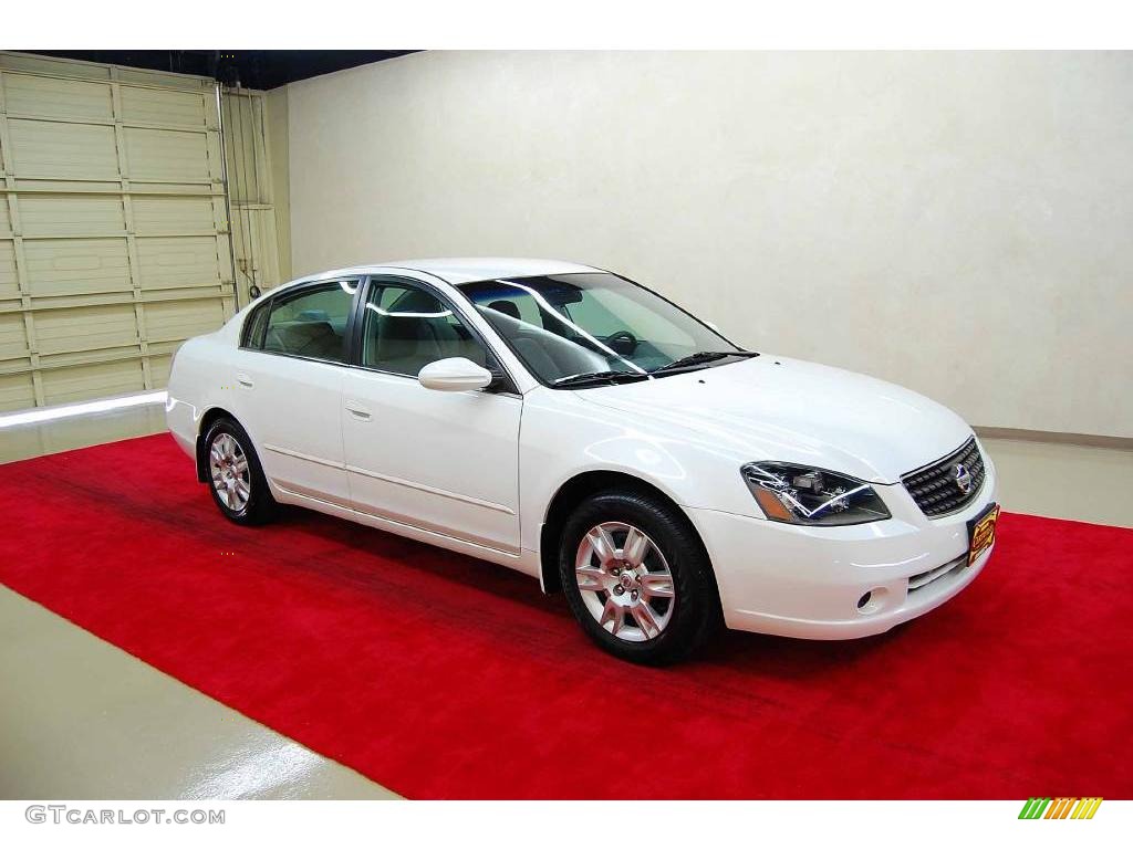 Satin White Pearl Nissan Altima