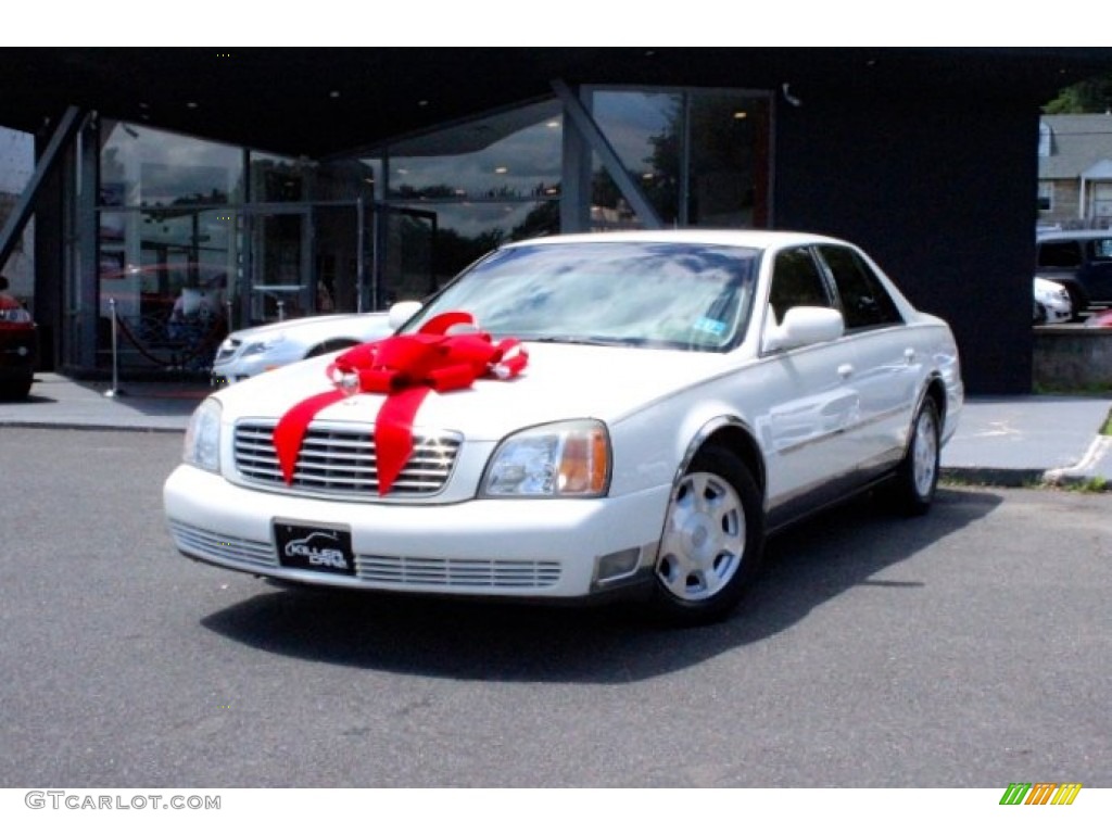 2002 DeVille Sedan - Cotillion White / Dark Gray photo #3