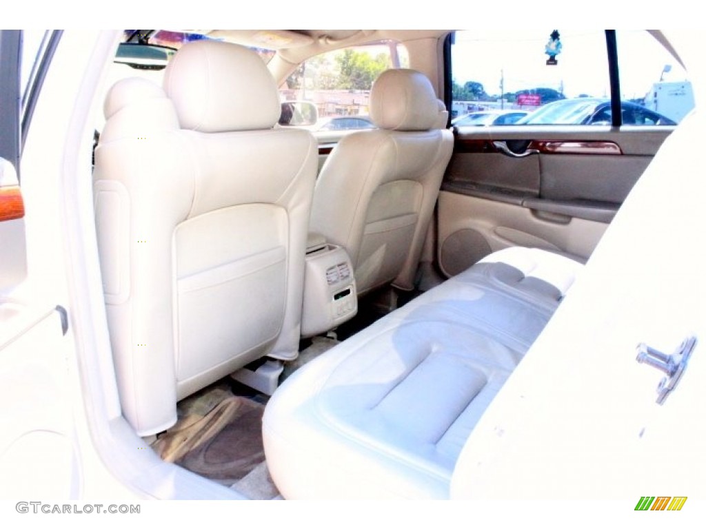 2002 DeVille Sedan - Cotillion White / Dark Gray photo #22
