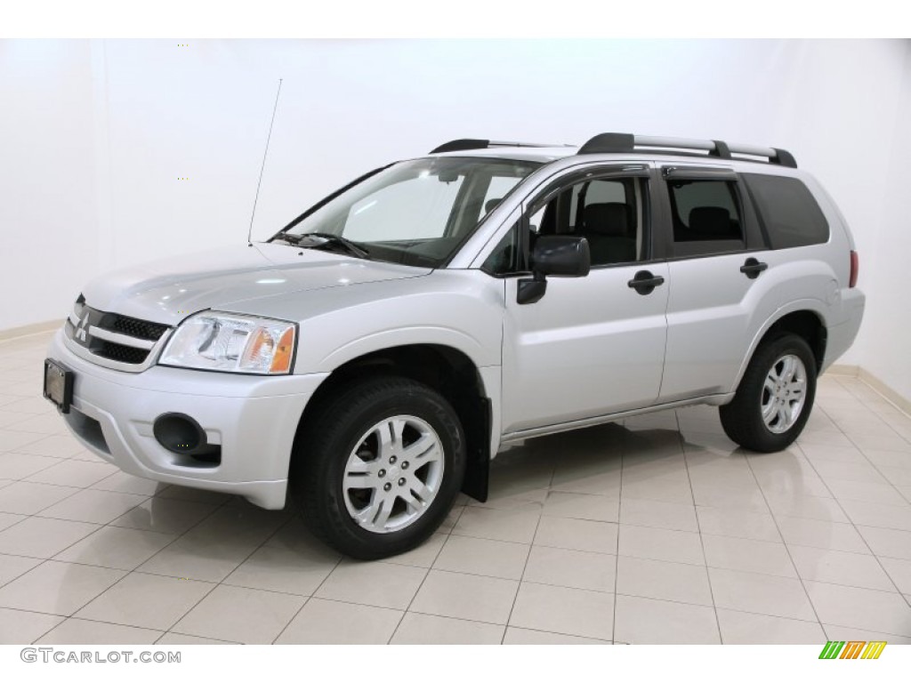 2007 Mitsubishi Endeavor LS Exterior Photos