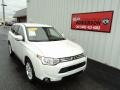 Diamond White Pearl - Outlander SE Photo No. 1