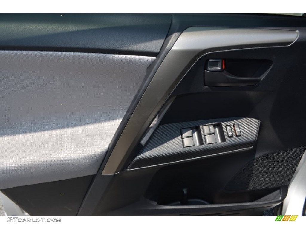 2015 RAV4 LE - Classic Silver Metallic / Ash photo #6