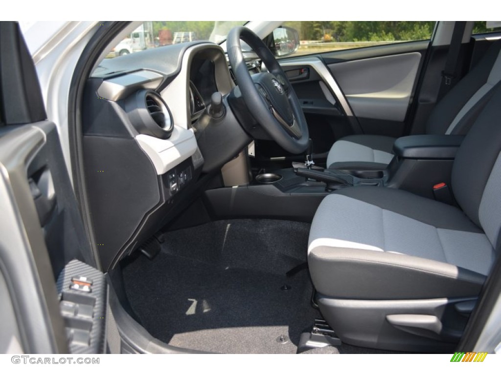 2015 RAV4 LE - Classic Silver Metallic / Ash photo #7