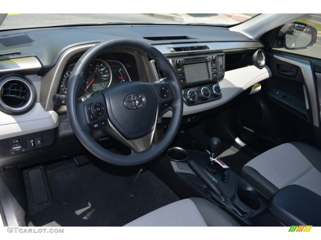 2015 RAV4 LE - Classic Silver Metallic / Ash photo #8