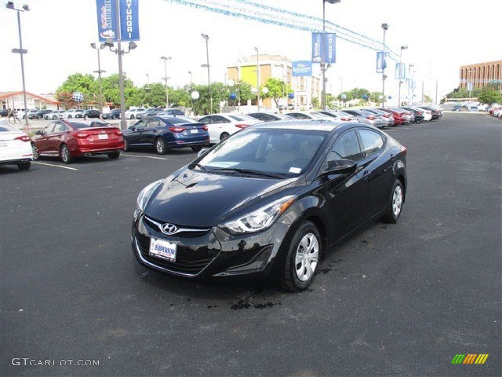 2016 Elantra SE - Phantom Black / Beige photo #4