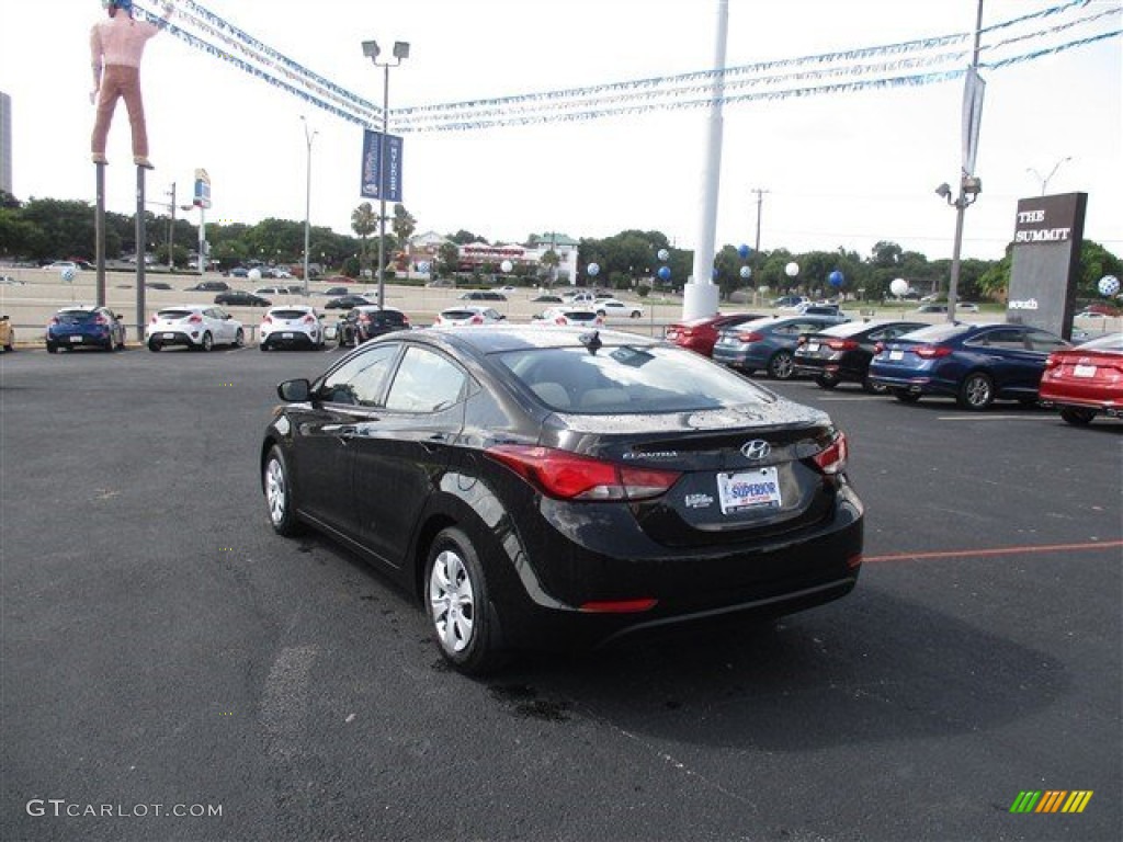 2016 Elantra SE - Phantom Black / Beige photo #7