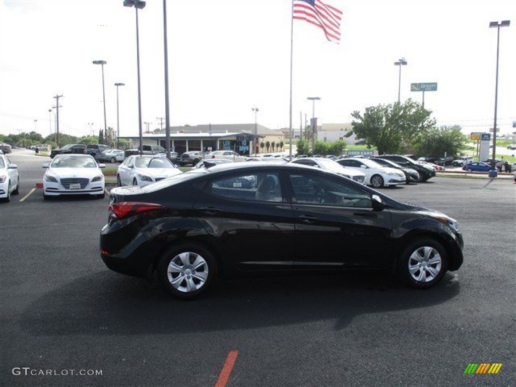 2016 Elantra SE - Phantom Black / Beige photo #10
