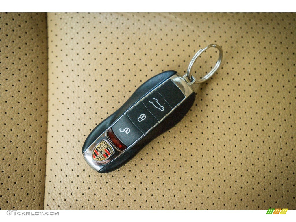 2011 Porsche Cayenne S Keys Photos