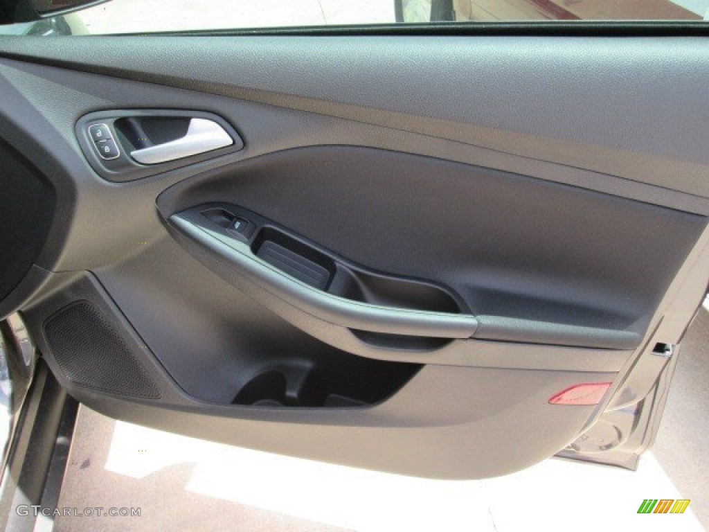 2015 Focus SE Sedan - Magnetic Metallic / Charcoal Black photo #22