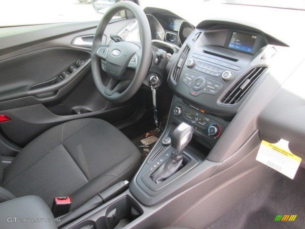 2015 Focus SE Sedan - Tuxedo Black Metallic / Charcoal Black photo #16