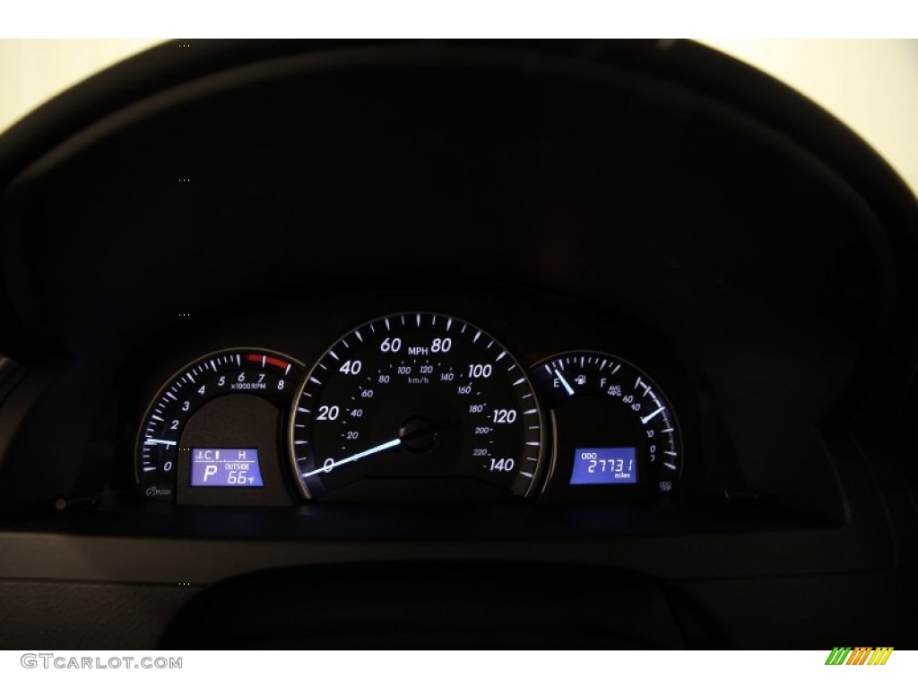 2014 Toyota Camry LE Gauges Photos