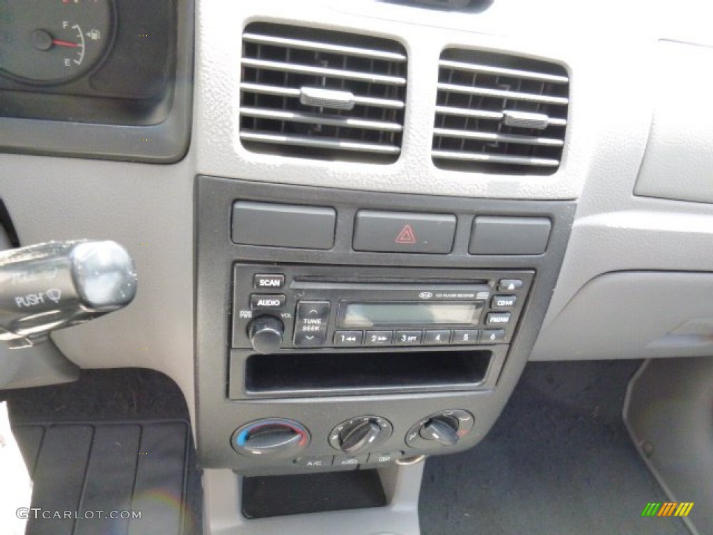 2004 Rio Sedan - Diamond Silver / Gray photo #13