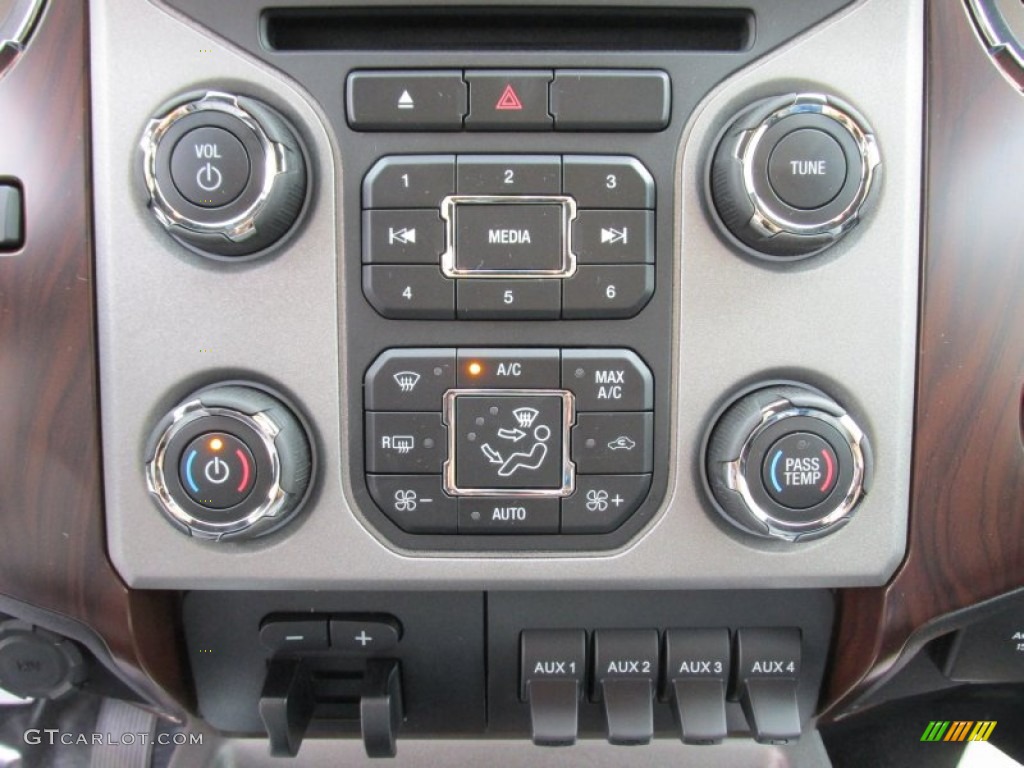2016 Ford F250 Super Duty Lariat Crew Cab 4x4 Controls Photo #105227639