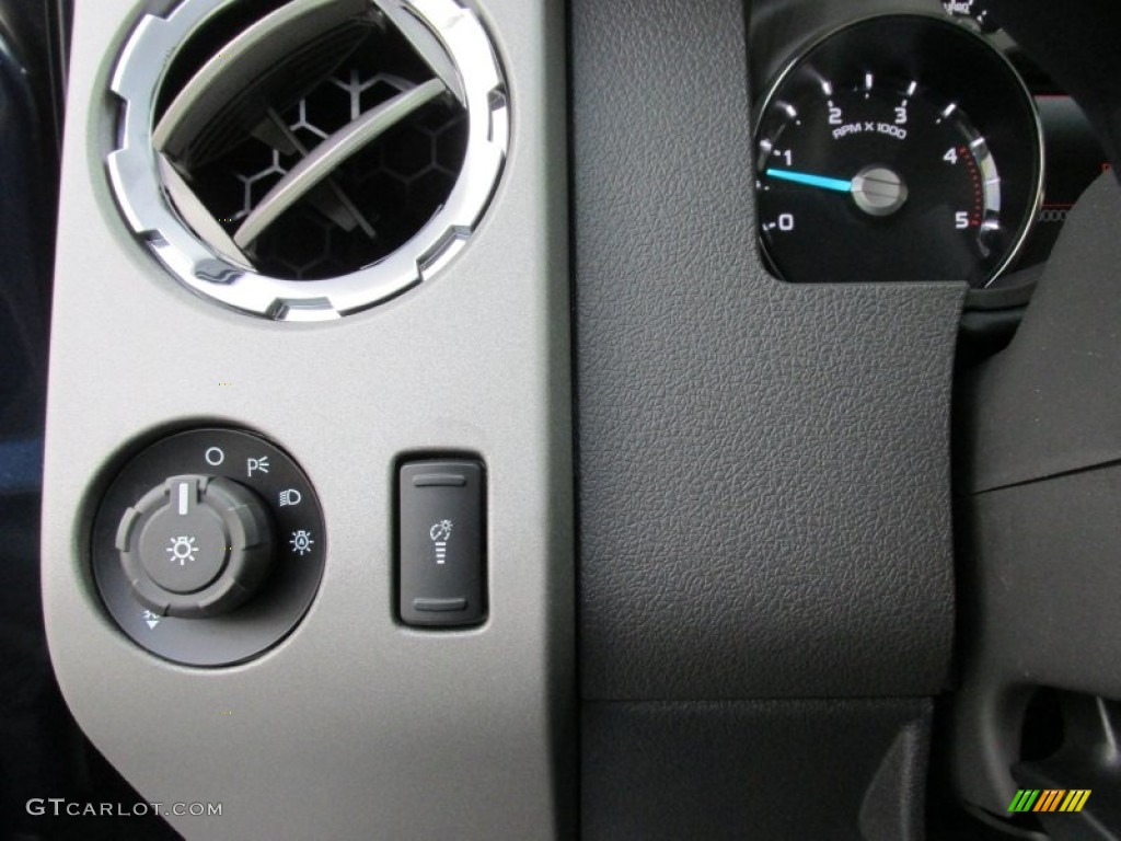 2016 Ford F250 Super Duty Lariat Crew Cab 4x4 Controls Photo #105227741