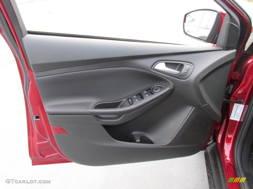 2015 Focus SE Sedan - Ruby Red Metallic / Charcoal Black photo #19