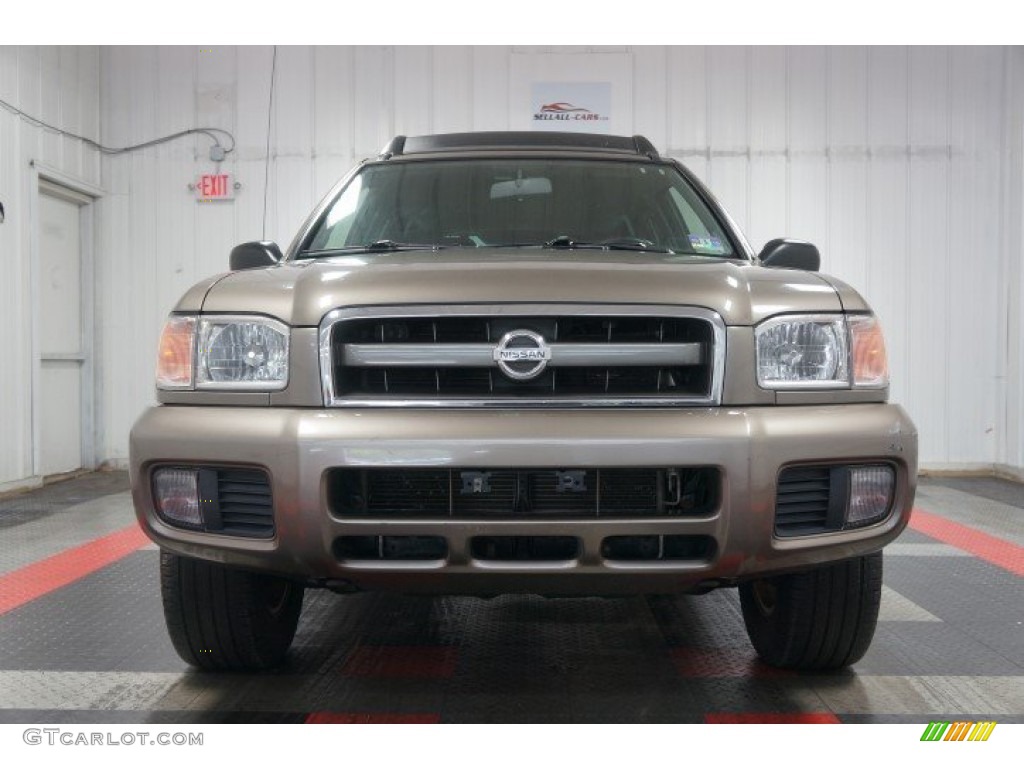 2002 Pathfinder SE 4x4 - Sahara Beige Metallic / Beige photo #4