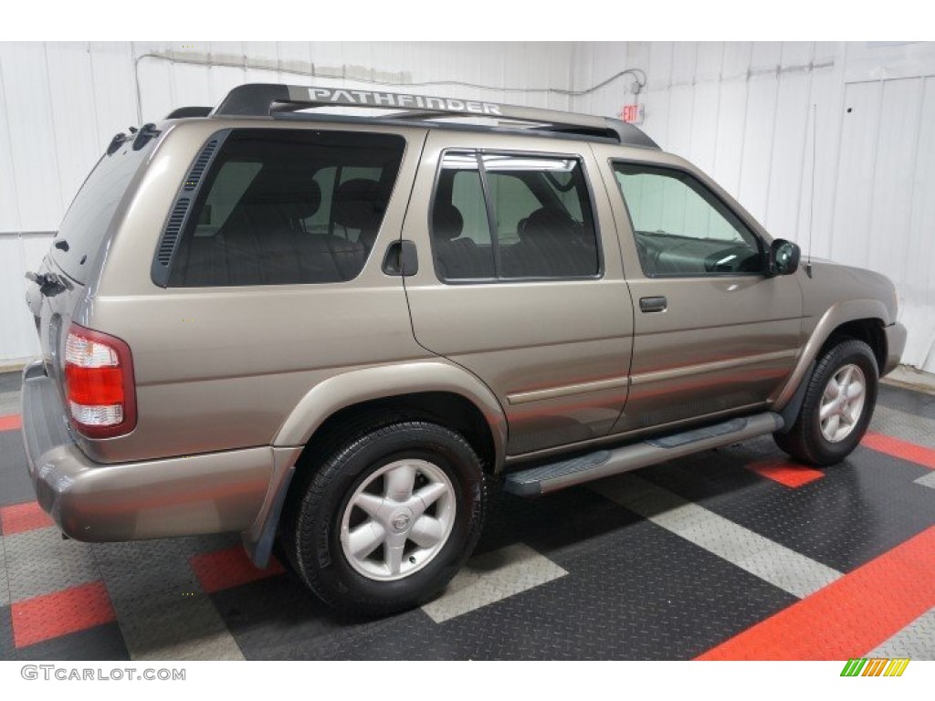 2002 Pathfinder SE 4x4 - Sahara Beige Metallic / Beige photo #7