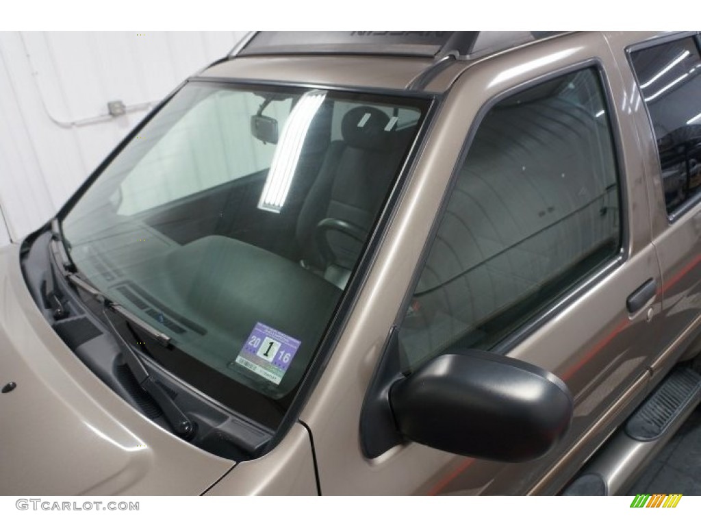 2002 Pathfinder SE 4x4 - Sahara Beige Metallic / Beige photo #61