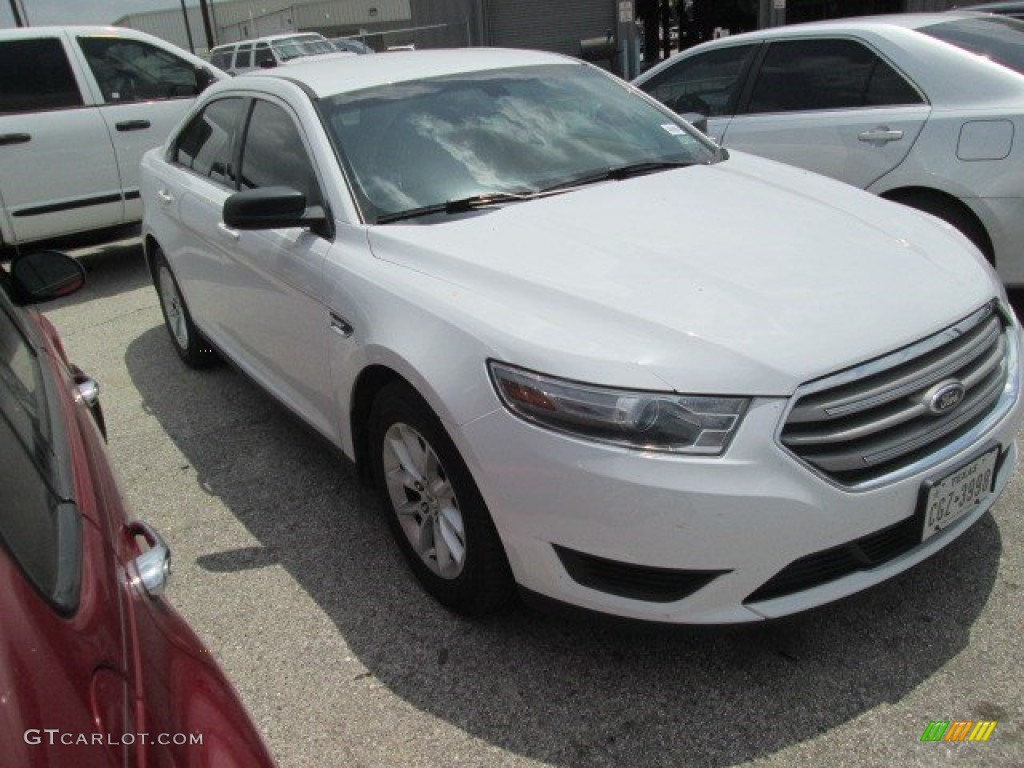 2013 Taurus SE - Oxford White / Dune photo #1