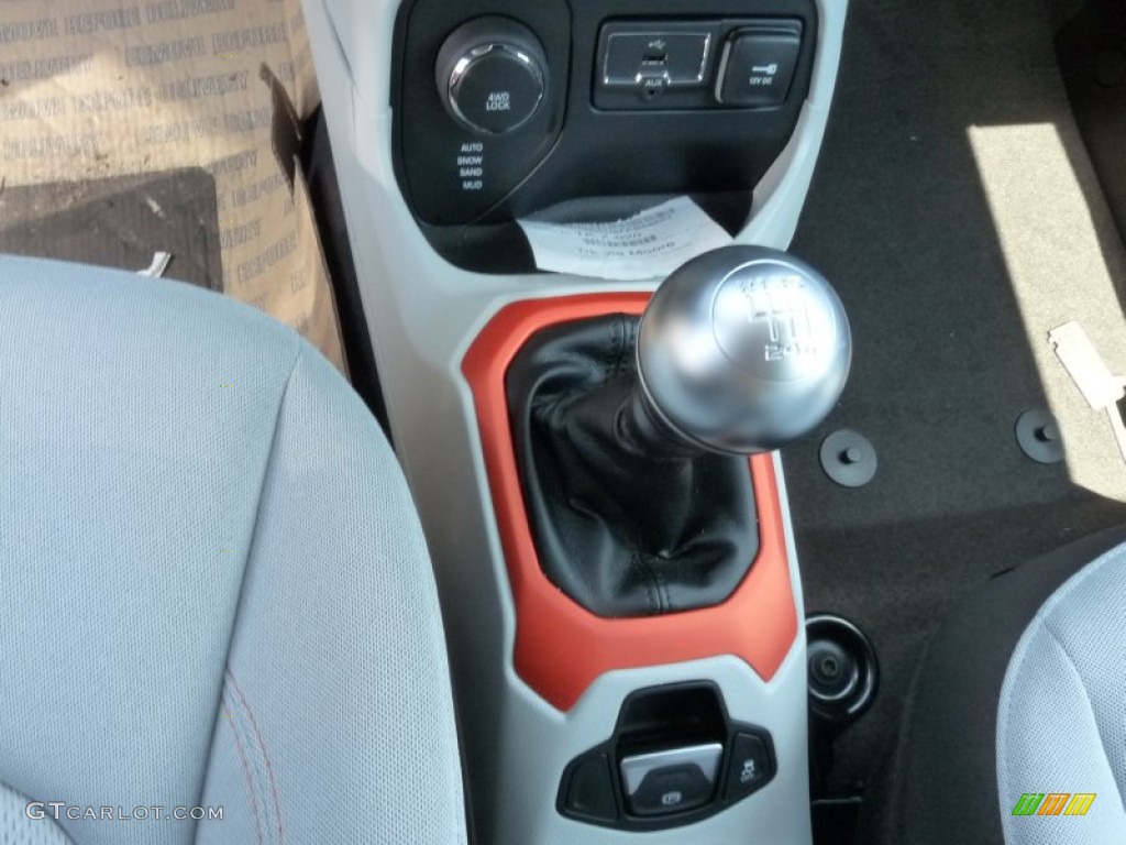 2015 Jeep Renegade Latitude 4x4 9 Speed Automatic Transmission Photo #105251646