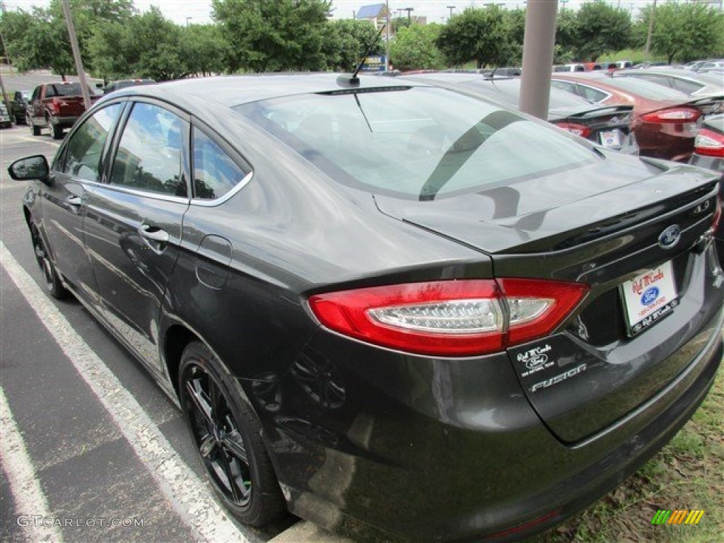 2016 Fusion SE - Magnetic Metallic / Charcoal Black photo #4