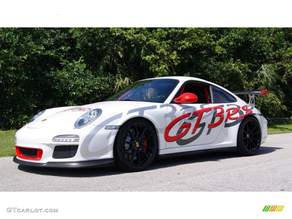 Carrara White/Guards Red Porsche 911