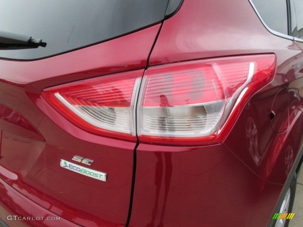 2015 Escape SE - Ruby Red Metallic / Charcoal Black photo #11