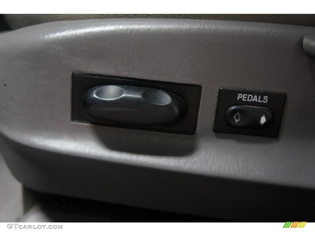 2002 Taurus SEL - Silver Frost Metallic / Medium Graphite photo #20