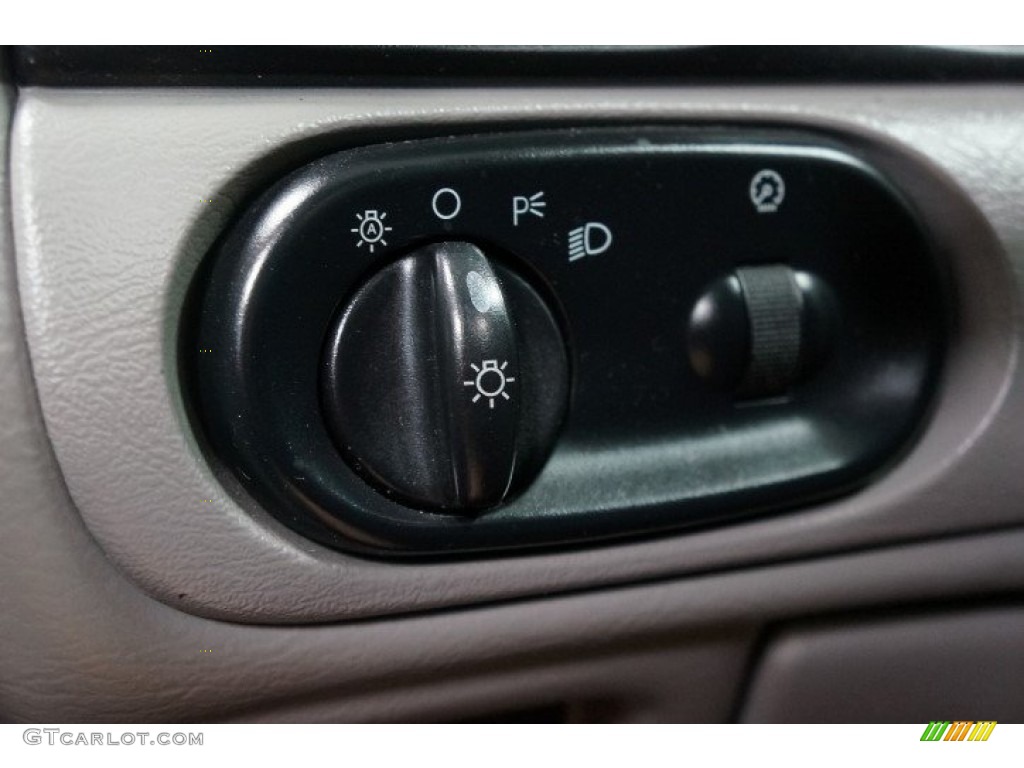 2002 Taurus SEL - Silver Frost Metallic / Medium Graphite photo #27