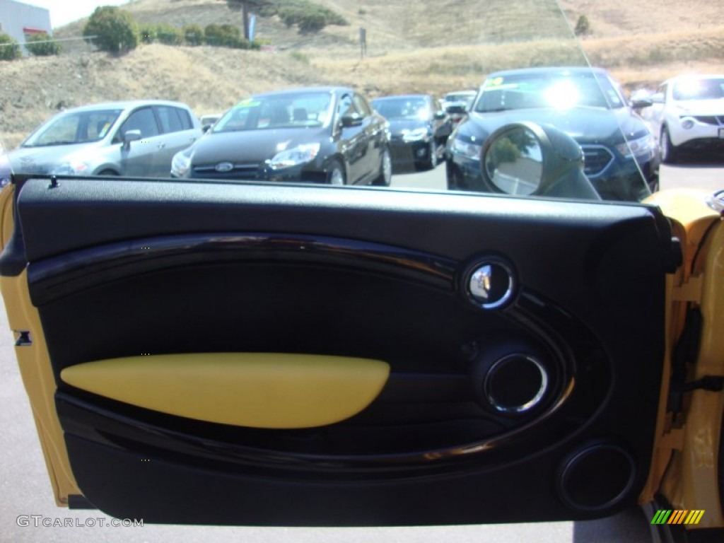 2007 Cooper Hardtop - Mellow Yellow / Carbon Black/Carbon Black photo #9