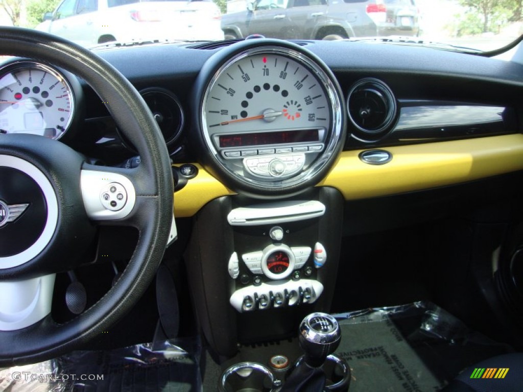 2007 Cooper Hardtop - Mellow Yellow / Carbon Black/Carbon Black photo #14