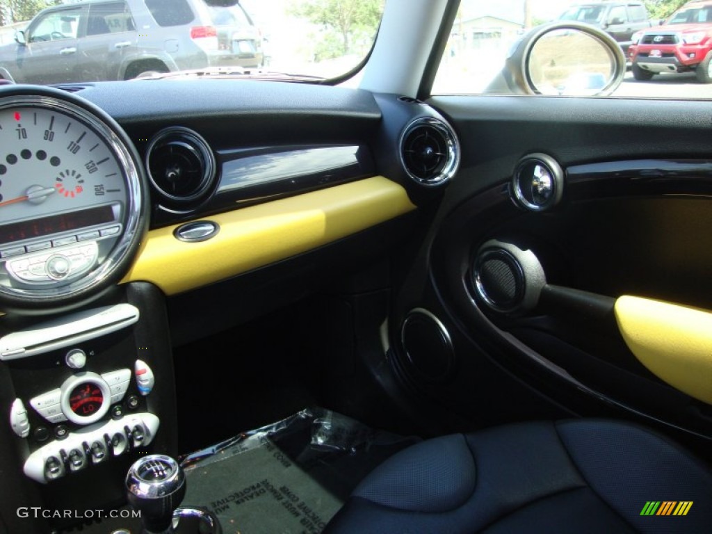 2007 Cooper Hardtop - Mellow Yellow / Carbon Black/Carbon Black photo #15