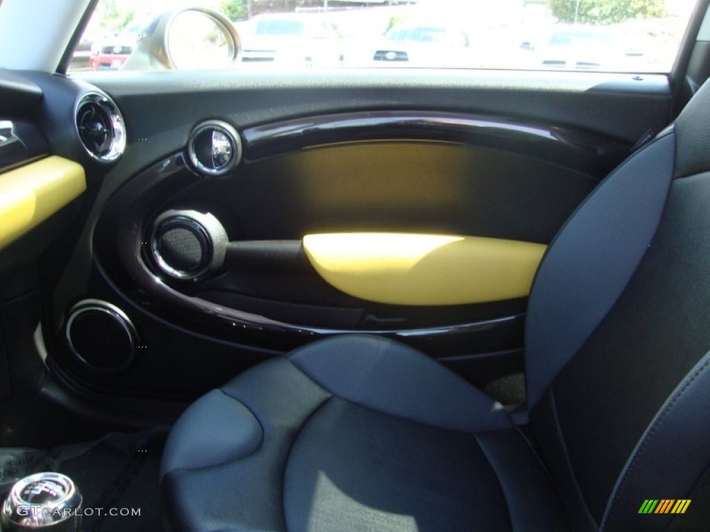 2007 Cooper Hardtop - Mellow Yellow / Carbon Black/Carbon Black photo #16