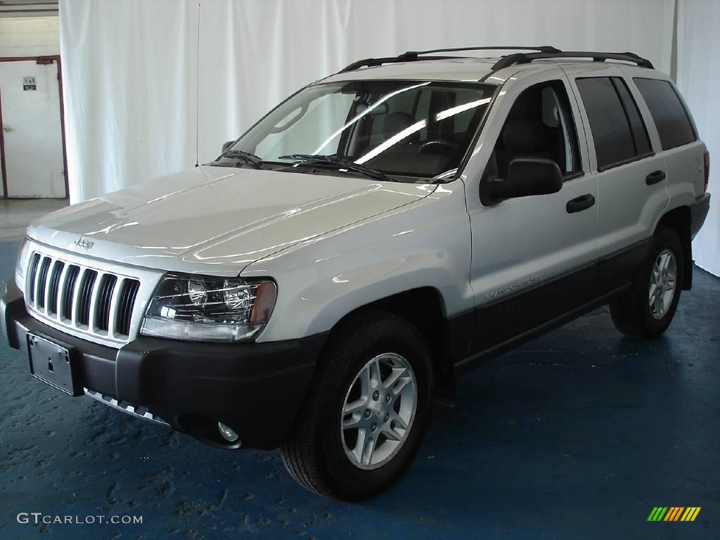 2004 Grand Cherokee Laredo 4x4 - Bright Silver Metallic / Dark Slate Gray photo #1