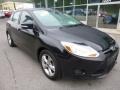 Tuxedo Black - Focus SE Hatchback Photo No. 2